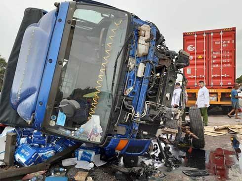 Nhân chứng bàng hoàng kể lại giây phút xe khách giường nằm lao vào chợ ven đường ở Gia Lai khiến 4 người tử vong-5