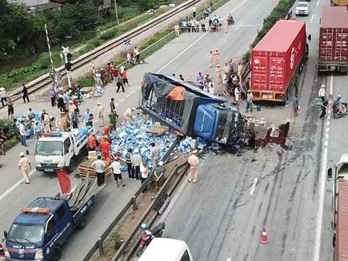 Xe tải đè chết 5 người ở Hải Dương: Tài xế khai đạp phanh không ăn-4