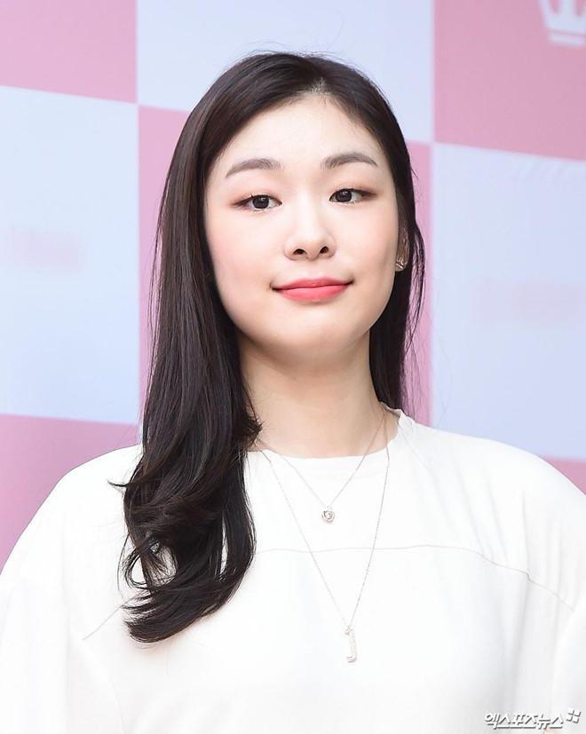 HyunA tiếp tục hở áo ngực sau ồn ào mặc phản cảm tại sự kiện-5