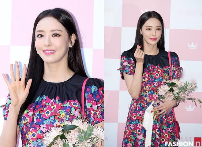 HyunA tiếp tục hở áo ngực sau ồn ào mặc phản cảm tại sự kiện-7