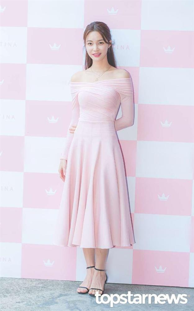 HyunA tiếp tục hở áo ngực sau ồn ào mặc phản cảm tại sự kiện-8