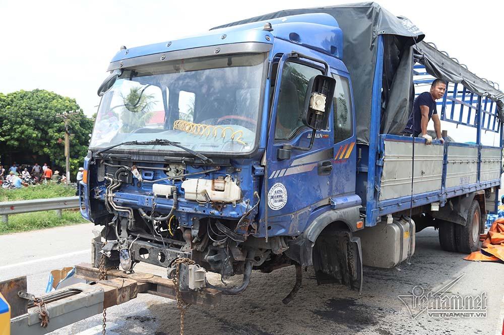 Nhân chứng kể lại tai nạn ám ảnh ở Hải Dương: Rùng mình khi bánh xe tải đè lên mặt 3 người-4