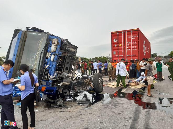 Xe tải đè chết 5 người ở Hải Dương: Tài xế khai đạp phanh không ăn-1