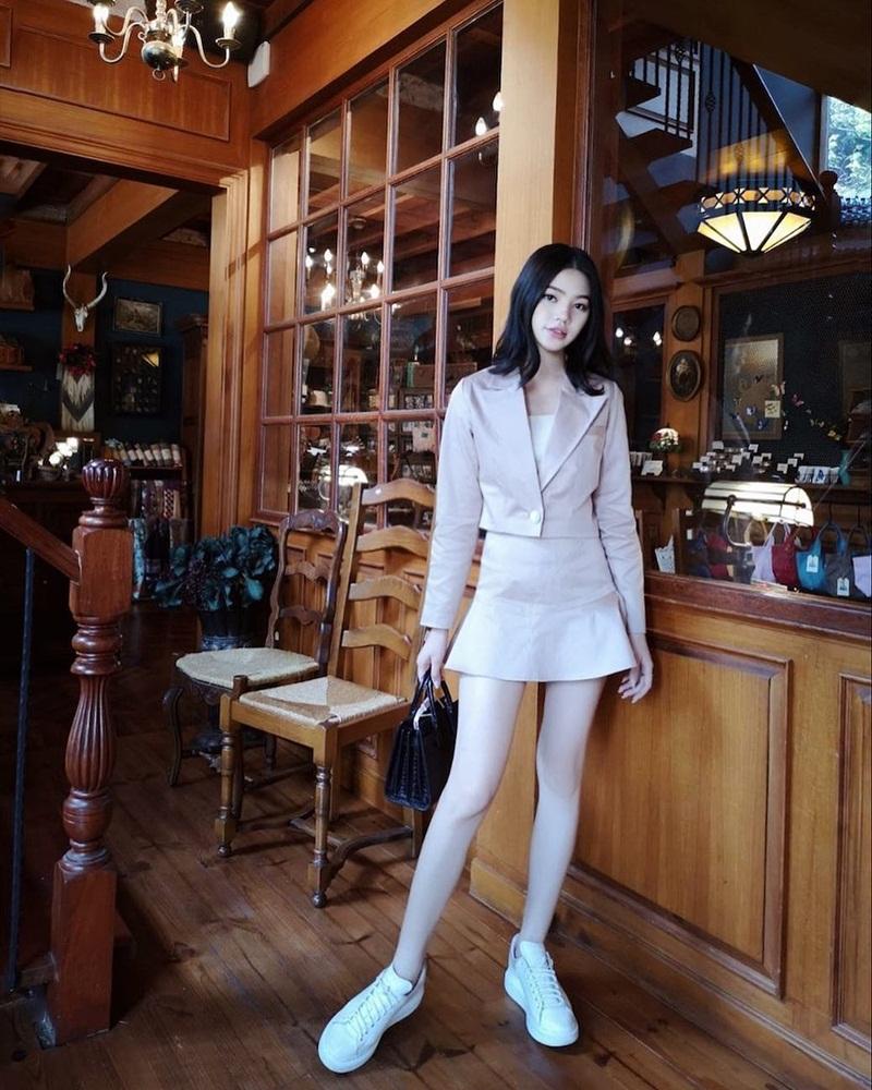 Hè là phải mát, ngắm Chi Pu - Văn Mai Hương cùng dàn mỹ nhân Việt khoe eo thon đáng ghen tị!-3