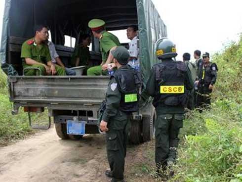 Trăm cảnh sát vây trên núi tìm người đàn ông nghi giết vợ