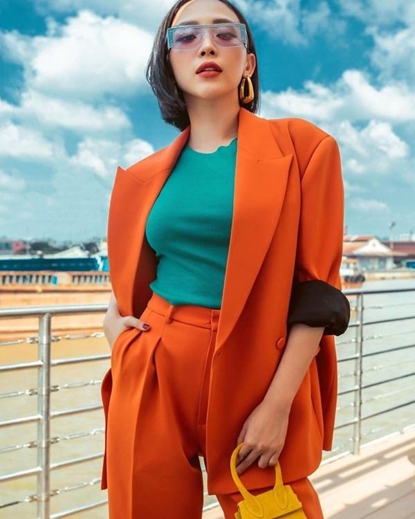 Ngọc Trinh khoe street style sương sương hơn 3 tỷ - Nam Em lên đồ lôi thôi, quê kiểng-11