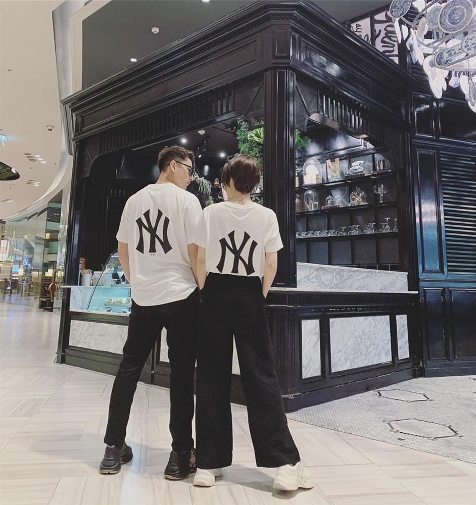 Ngọc Trinh khoe street style sương sương hơn 3 tỷ - Nam Em lên đồ lôi thôi, quê kiểng-1