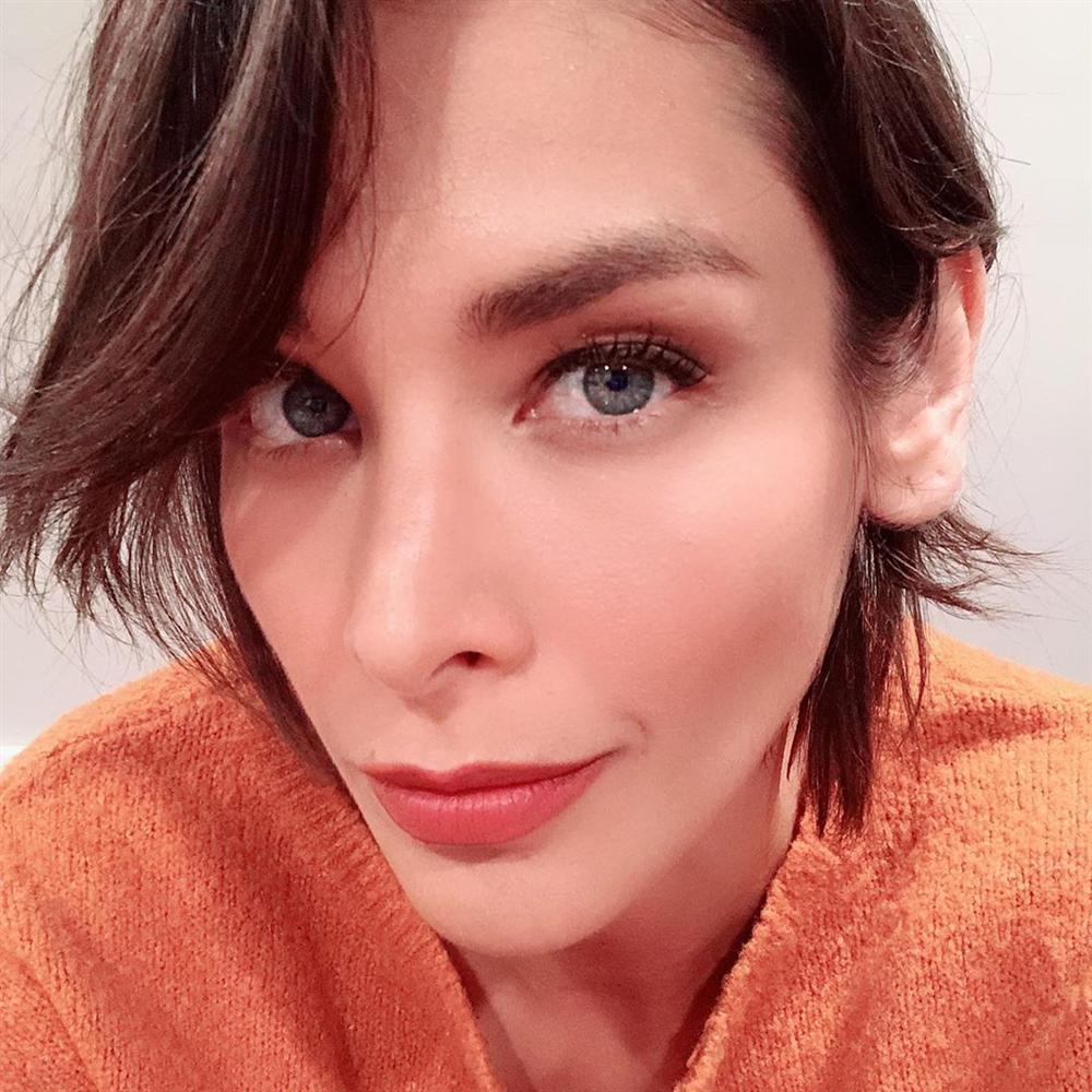 Bản tin Hoa hậu Hoàn vũ 23/7: Phạm Hương khoe góc mặt 90 độ thần thánh đẹp áp đảo dàn giai nhân-2