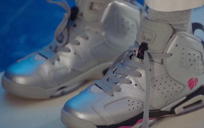 Đi giày hiếm trong phim, nữ chính Cá mực hầm mật vẫn bị dân mạng chê-4