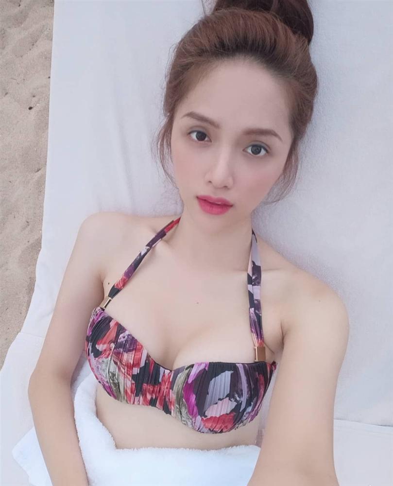 Diện bikini siêu gợi cảm đi biển, Hương Giang để lộ khuyết điểm sắc vóc muốn che cũng không được-3