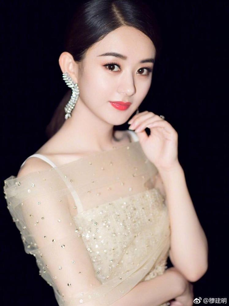 10 ngôi sao Hoa ngữ hot nhất nửa đầu năm 2019: Triệu Lệ Dĩnh bất ngờ bị mỹ nhân này vượt mặt-5