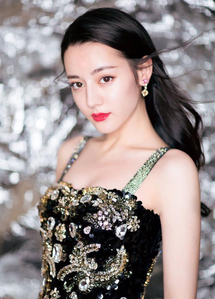 10 ngôi sao Hoa ngữ hot nhất nửa đầu năm 2019: Triệu Lệ Dĩnh bất ngờ bị mỹ nhân này vượt mặt-7