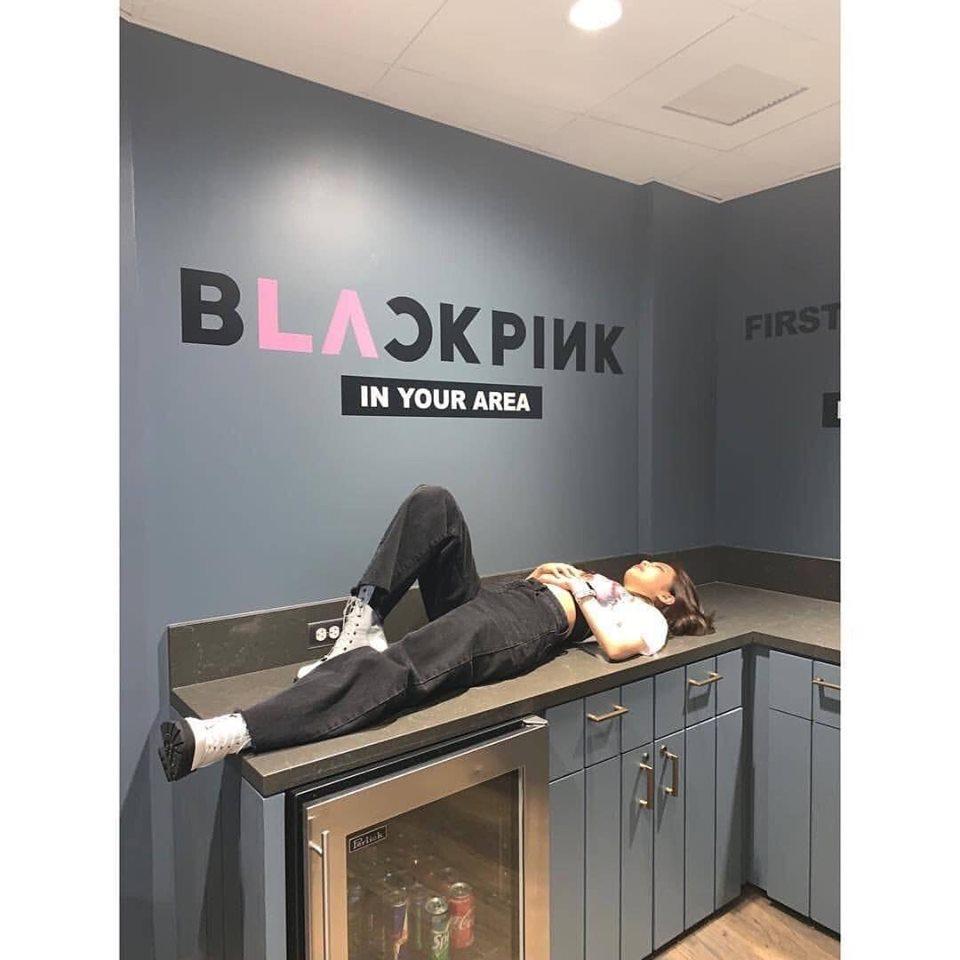 Muốn ảnh được triệu like, học ngay cách tạo dáng vừa ngầu vừa đáng yêu như BLACKPINK Jennie-5