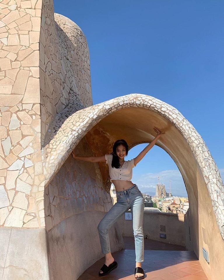 Muốn ảnh được triệu like, học ngay cách tạo dáng vừa ngầu vừa đáng yêu như BLACKPINK Jennie-12