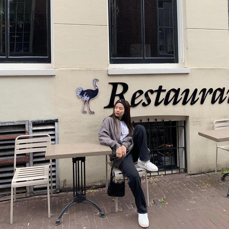 Muốn ảnh được triệu like, học ngay cách tạo dáng vừa ngầu vừa đáng yêu như BLACKPINK Jennie-14