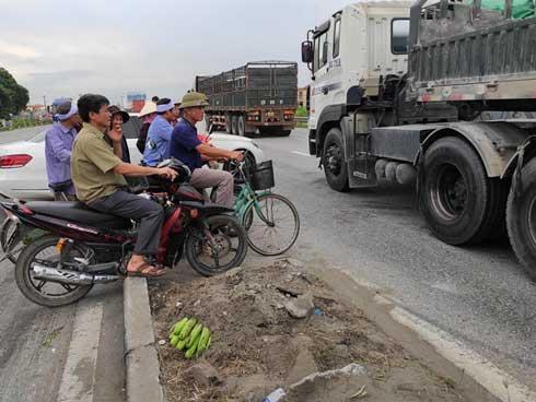 'Cho chúng tôi xin một cái cầu vượt không thì chết hết'