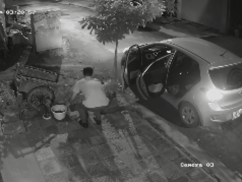 Bị CSGT yêu cầu kiểm tra, ông chủ nhất định không xuống với lý do phải bảo vệ xe Mercedes GLS giá 5 tỷ đồng-2