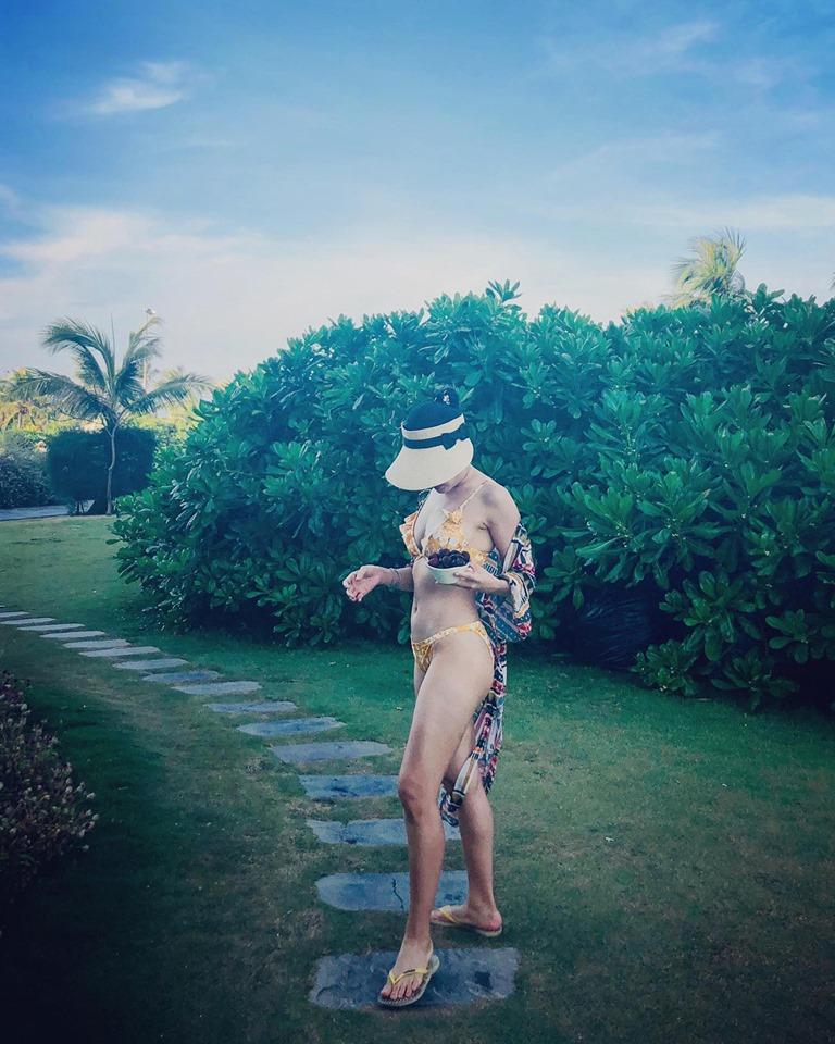 Danh xưng Thánh bikini Vbiz gọi tên ca sĩ Phương Linh: về quê mà mang đến 35 kg đồ bơi 2 mảnh-3