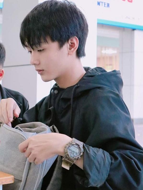 Ngay buổi đầu nhập học, nam sinh viên đã khiến hội gái xinh muốn trụy tim chỉ với 1 bức ảnh bị chụp trộm-2