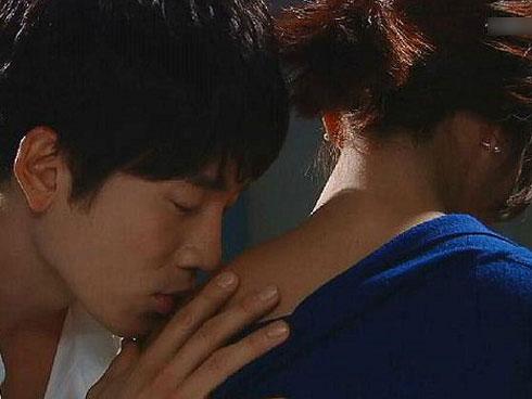 Tra khảo bạn trai tại sao có người yêu rồi vẫn chở cô gái khác đi chơi, anh chàng đáp trả bá đạo khiến ai cũng choáng-4