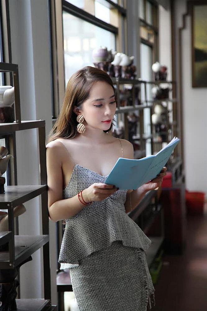 Ham hố mặc váy ngắn, Nhã tiểu tam Quỳnh Nga lại bị soi khoảnh khắc nội y thiếu tinh tế trong Về Nhà Đi Con-5