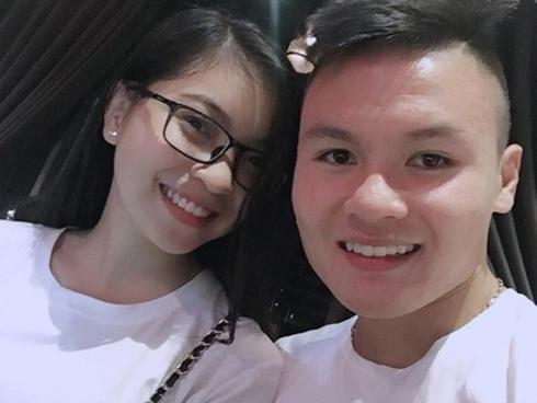 Chả cần hoang mang nữa, các 'thánh soi' chỉ ra loạt bằng chứng Quang Hải và Nhật Lê vẫn mặn nồng chứ không chia tay như lời đồn