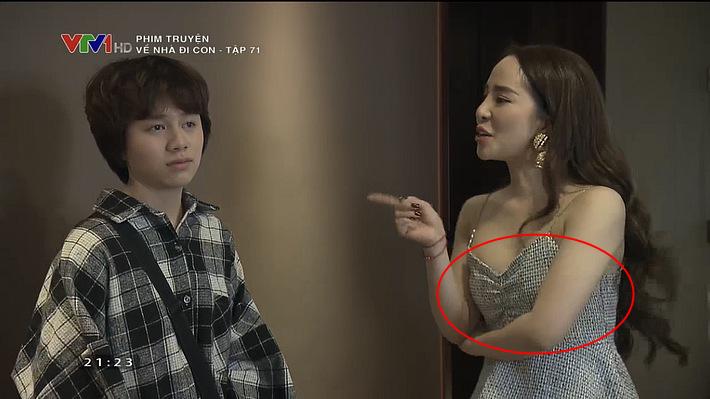 Ham hố mặc váy ngắn, Nhã tiểu tam Quỳnh Nga lại bị soi khoảnh khắc nội y thiếu tinh tế trong Về Nhà Đi Con-3