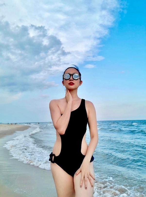 Mẹ 2 con Diva Hồng Nhung U50 khoe cơ bụng săn chắc cực sexy, chị em tuổi 20 chưa chắc có được-5