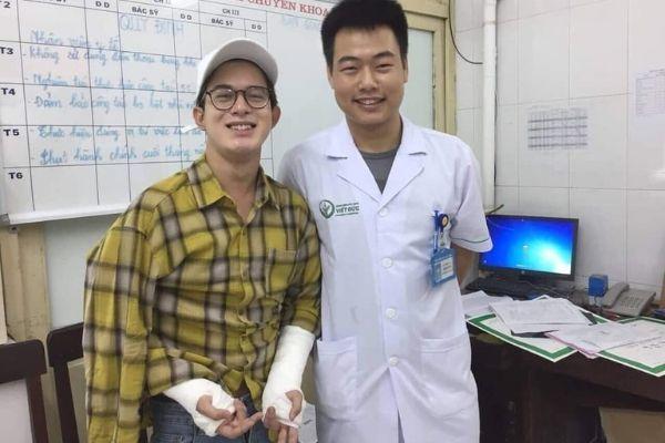 Quang Anh ‘Về nhà đi con’ bị tai nạn rạn xương tay-2