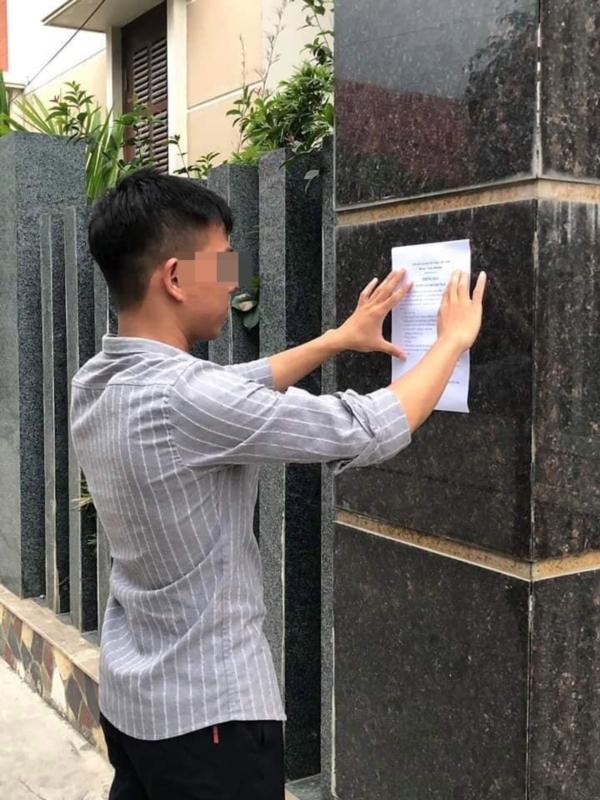 Thanh niên 23 tuổi máu lấy vợ nhưng ế, bố mẹ sốt ruột dán thông báo tuyển vợ trước cổng nhà?-1