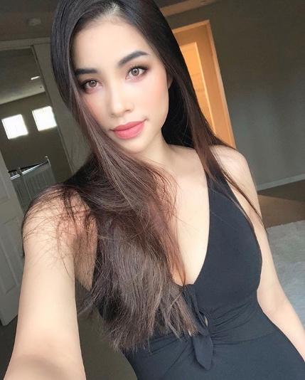 Phạm Hương khoe cơ bụng nhưng điều đáng chú ý lại là gương mặt hốc hác và đôi lông mày mỗi bên đi một kiểu-2