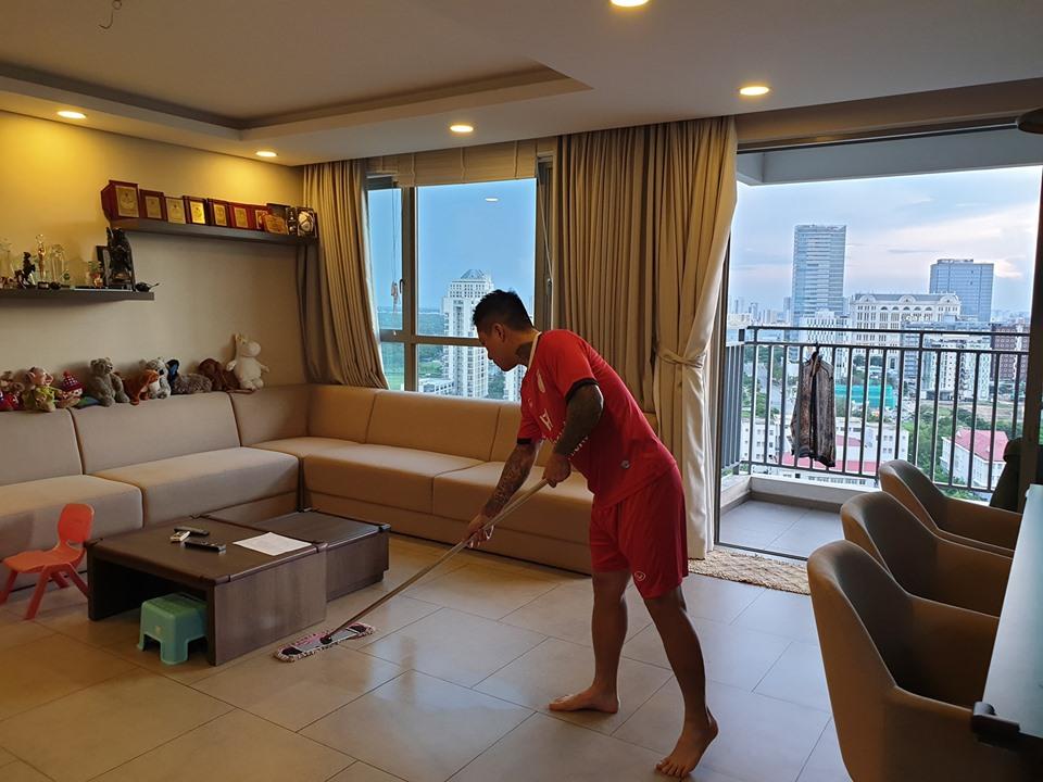 Ra ngoài hổ báo bao nhiêu, ở nhà Tuấn Hưng ấm áp bấy nhiêu khi chăm chỉ nội trợ đỡ đần vợ bầu bí-4