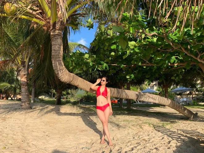 Người tình bán hoa của bố Sơn Về nhà đi con ngoài đời sở hữu vẻ đẹp gợi cảm khác xa trên phim-5