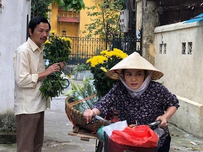 Người tình bán hoa của bố Sơn Về nhà đi con ngoài đời sở hữu vẻ đẹp gợi cảm khác xa trên phim-1