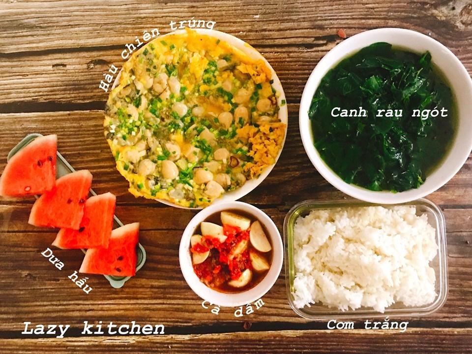 Tự nhận mình lười nhưng cô nhân viên văn phòng 26 tuổi lại khiến người khác kinh ngạc với những mâm cơm ngon, đẹp đã mắt-10