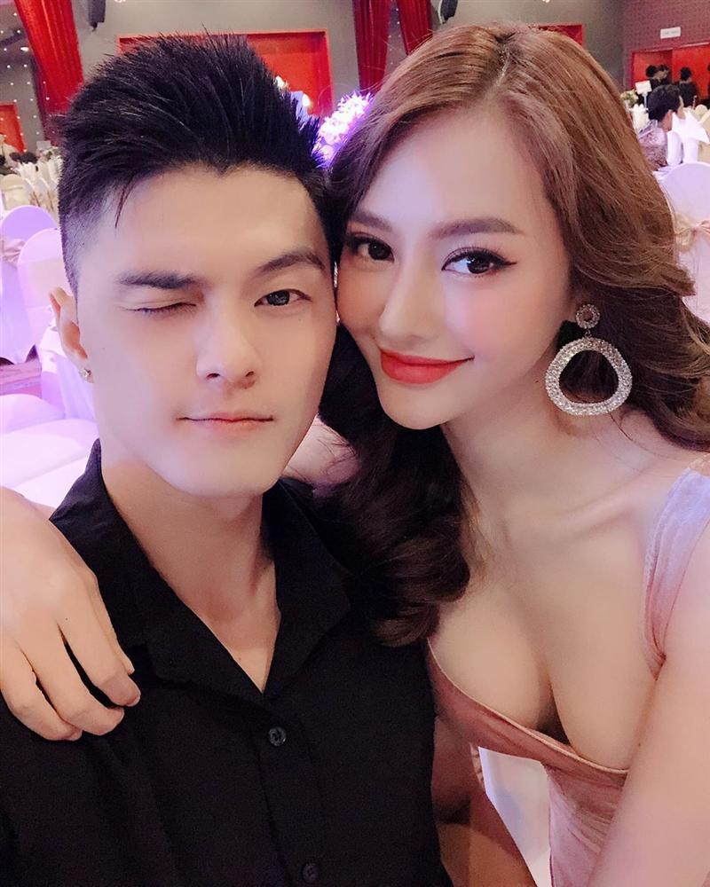 Angela Phương Trinh bất ngờ đăng ảnh sexy sau thời gian dài trung thành với bộ đồ phật tử-5