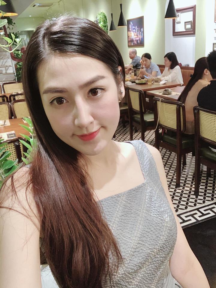 Angela Phương Trinh bất ngờ đăng ảnh sexy sau thời gian dài trung thành với bộ đồ phật tử-10