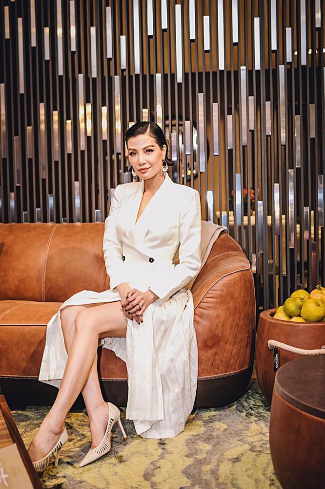 Ở tuổi 43, siêu mẫu đình đám một thời Vũ Cẩm Nhung trẻ đẹp không ngờ-2