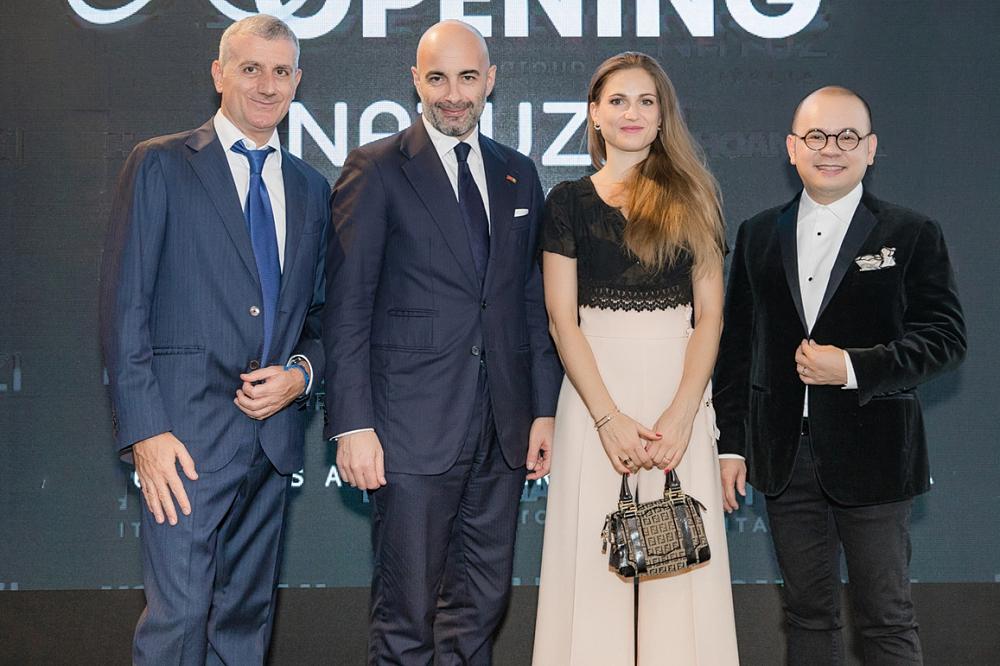 Ở tuổi 43, siêu mẫu đình đám một thời Vũ Cẩm Nhung trẻ đẹp không ngờ-9