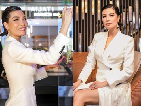 Ở tuổi 43, siêu mẫu đình đám một thời Vũ Cẩm Nhung trẻ đẹp không ngờ