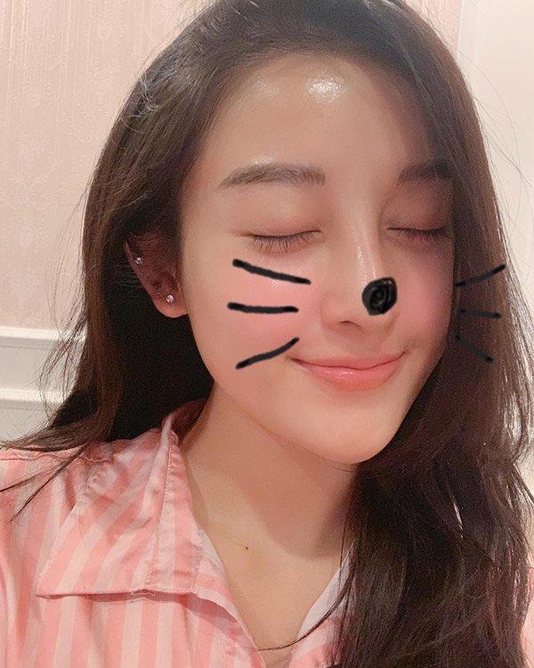 Huyền My khoe cận cảnh gương mặt tuyệt đẹp nhưng hàng lông mi lại trông hơi giả?-2