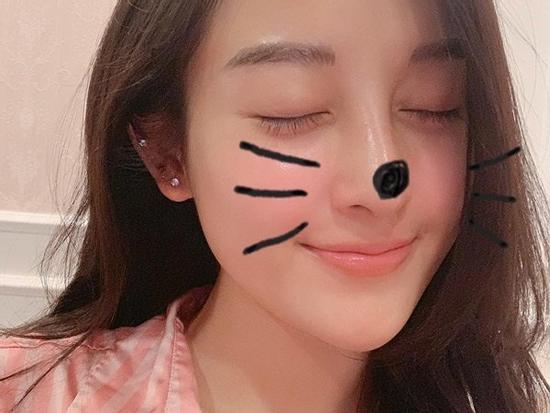 Huyền My khoe cận cảnh gương mặt tuyệt đẹp nhưng hàng lông mi lại trông hơi giả?