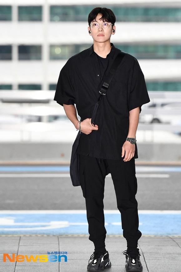 Tài tử Hoàng hậu Ki Ji Chang Wook đẹp trai hết nấc tại sân bay Hàn, chuẩn bị đến Hà Nội-3