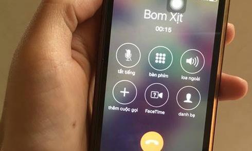 Vũ lưu tên bồ là đối tác trong Về nhà đi con, vậy các bà vợ được chồng lưu tên trong điện thoại là gì?-10