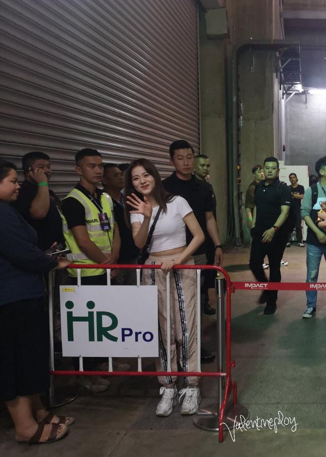 Chi Pu ăn đứt Jisoo - visual của BlackPink khi đụng hàng-6