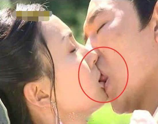 Hôn ngấu nghiến bạn diễn, những mỹ nam này nhận cả rổ gạch đá vì kém sang-4