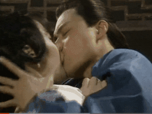 8 nụ hôn độc đáo trên màn ảnh Hoa ngữ: Người ăn tươi nuốt sống bạn diễn, kẻ bị cắn rách môi-9
