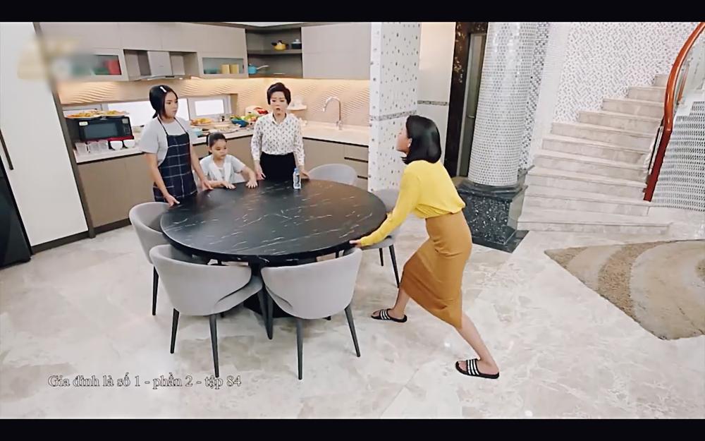 Thúy Diễm bị điện giật, gãy răng vì thích chứng tỏ trong Gia đình là số 1-3