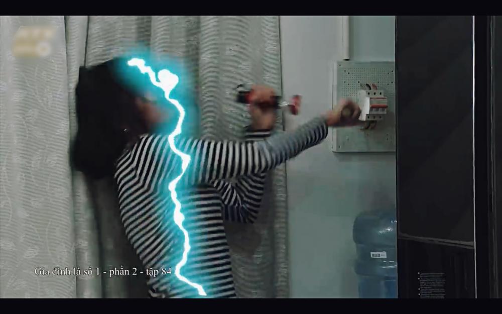 Thúy Diễm bị điện giật, gãy răng vì thích chứng tỏ trong Gia đình là số 1-5