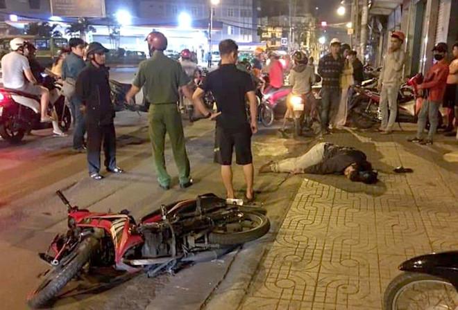 Tên cướp ở Sài Gòn bị đánh bầm dập sau khi đâm thanh niên chạy SH-1